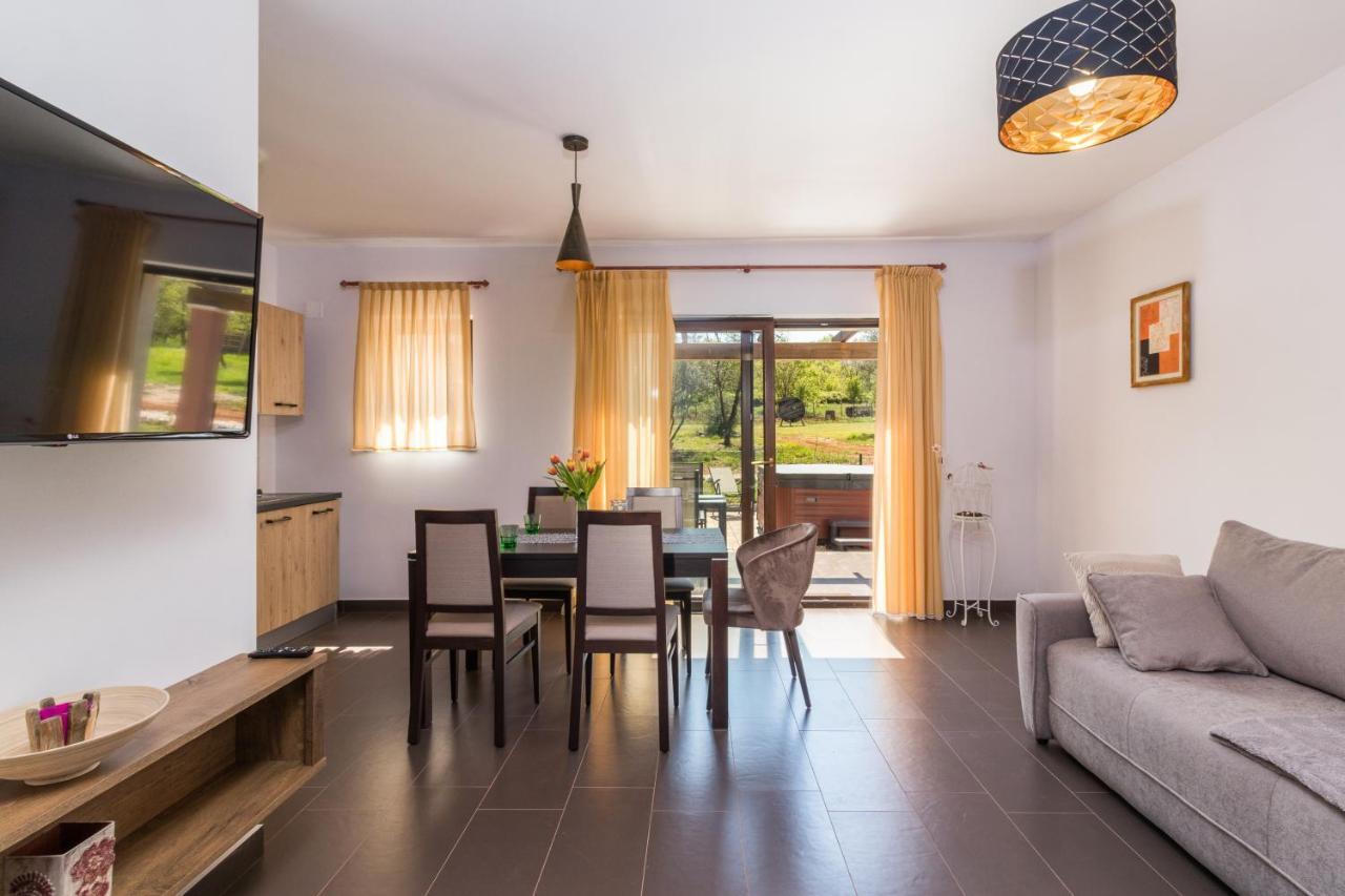 Apartmani Noa I Natali Kaldanija Dış mekan fotoğraf